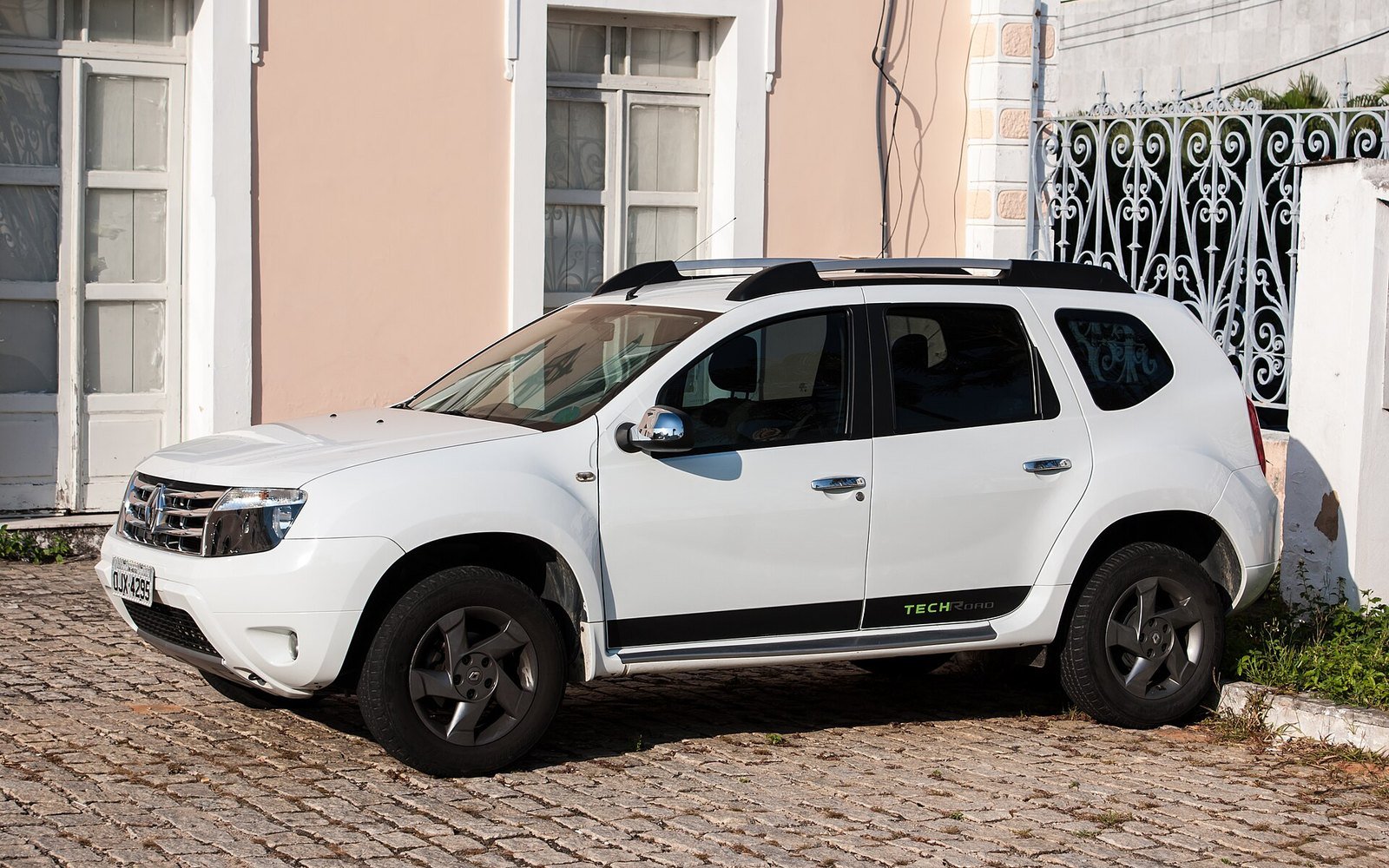 Automóvel Renault atendido pela Isac Car em Curitiba